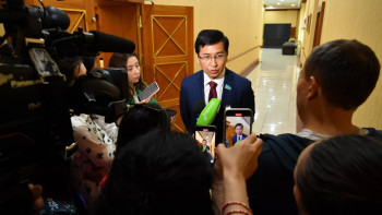 Фотография к новости: Әйелдердің құқығы қалай қорғалады: Аймағамбетов зорлық-зомбылықпен күрес жайлы айтты