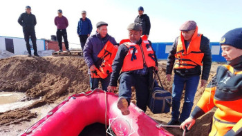 Фотография к новости: Су тасқыны. Ақмолада карьер жұмысшылары құтқарылды