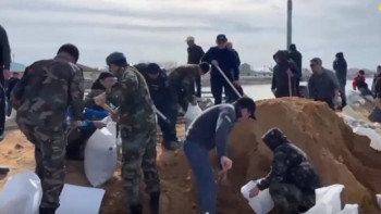 Фотография к новости: Атырау облысында тұрғындарды эвакуациялау жұмыстары жүргізіліп жатыр