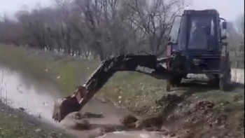 Фотография к новости: Су тасқыны. Үлкен Алматы каналының маңын тазартылып жатыр