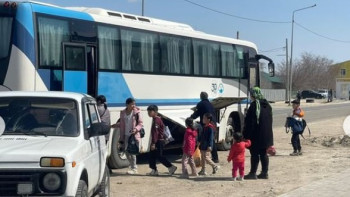 Фотография к новости: Құлсары қаласында 2256 тұрғын, оның ішінде 446 бала эвакуацияланды