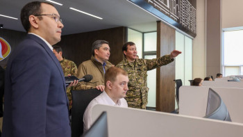 Фотография к новости: Олжас Бектенов пен орынбасарлары жағдайы ауыр өңірлерде жүр