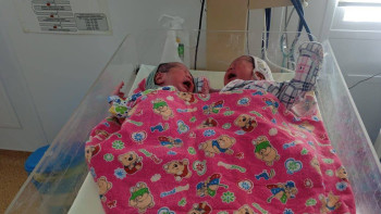 Фотография к новости: Суға кету қаупі бар Құлсары қаласында егіз дүниеге келді