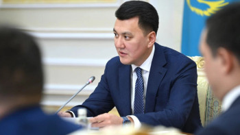 Фотография к новости: Ерлан Қарин: Су басқан өңірлерде 20 мыңнан астам волонтер жүр