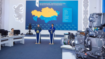 Фотография к новости: Әскери ұшқыштар су тасқыны аймақтарына 300- ден астам рет ұшқан