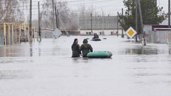Фотография к новости: Су тасқыны: Зардап шеккен халыққа 25 мыңнан аса волонтер көмектесіп жатыр