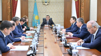 Фотография к новости: Сенаторлар балалардың қауіпсіздігін қамтамасыз ету туралы заңды қарайды