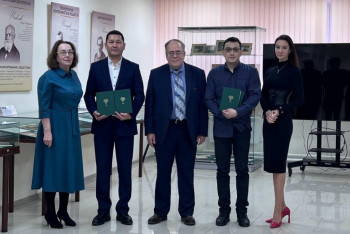 Фотография к новости: Елімізге қазақ ғылымының қалыптасуына қатысты құжаттар жеткізілді