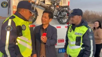 Фотография к новости: Қызылорда полицейлері шетелдік туристерге көмектесті