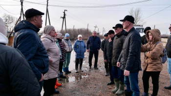 Фотография к новости: Роман Скляр СҚО-дағы Тайынша ауданы тұрғындарымен кездесті