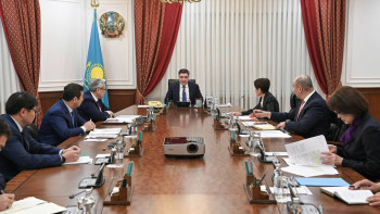 Фотография к новости: Бектенов төтенше жағдай орын алған өңірлер тұрғындарын әлеуметтік қолдауды тапсырды