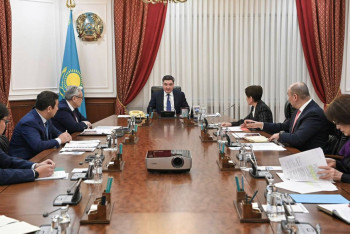 Фотография к новости: Бектенов төтенше жағдай орын алған өңірлер тұрғындарын әлеуметтік қолдауды тапсырды