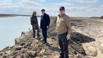 Фотография к новости: Сенаторлар өңірлерде болып, тасқынға қарсы күреске көмек көрсетті