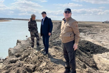 Фотография к новости: Сенаторлар өңірлерде болып, тасқынға қарсы күреске көмек көрсетті