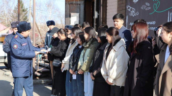 Фотография к новости: ШҚО-да еріктілер мен құтқарушылар түсіндіру жұмыстарын жүргізді