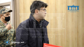 Фотография к новости: "Әйелі тірі деп үміттенемін". Сотта Bau қызметкерлерінің хаты оқылды