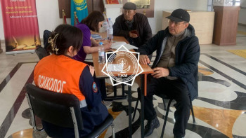 Фотография к новости: Құтқарушы-психологтар эвакуацияланған адамдарға көмек қолын созды