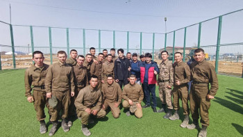 Фотография к новости: Әнші Димаш Құлсарыдағы әскерилерге алғыс айтты