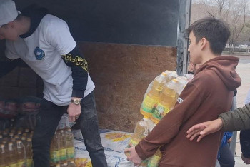 Фотография к новости: Су тасқыны. Шет ауданы тұрғындарына үш тоннаға жуық ұн таратылды