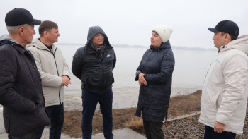 Фотография к новости: Депутаттар су тасқынынан зардап шеккендерге өтемақы төлеуді бақылауда ұстамақ