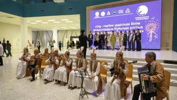 Фотография к новости: Қолөнер, ұлттық киім мен тағам: Этнофорумда қазақи құндылықтар насихатталды