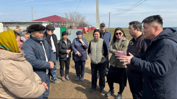 Фотография к новости: Су тасқыны. Айдарбек Сапаров БҚО-да мал өлекселерін жою жұмыстарын тексерді