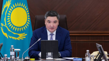 Фотография к новости: Қазір үлкен суды елді мекендерге жеткізбей, бұрып әкету маңызды – Бектенов