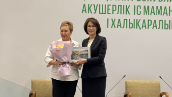 Фотография к новости: Акушерлер марапат биігінен көрінді