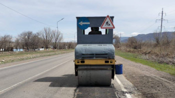 Фотография к новости: Қыруар қаржы бөлінеді, жолдарды жөндеу жұмысының аяғы көрінбейді – депутат