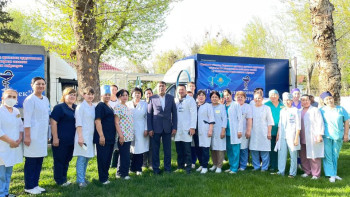 Фотография к новости: Су тасқыны. Сарыағаштық дәрігерлер Атырауға гуманитарлық көмек жіберді