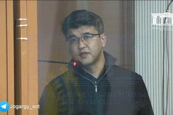 Фотография к новости: Судья Бишімбаевтың екі адвокатын сотқа кіргізбей қойды