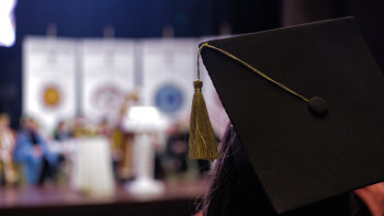 Фотография к новости: Бір жарым мыңнан астам докторанттың небәрі 38 пайызы диссертация қорғаған