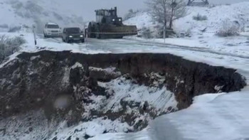 Фотография к новости: Марқакөлде топырақ көшкіні салдарынан жол жабылды
