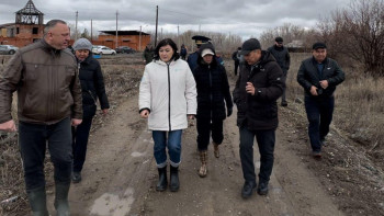 Фотография к новости: Депутаттар өңірлерде су тасқынының кезекті легіне дайындалуға көмектесіп жатыр