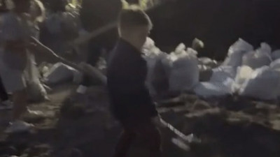 Атыраулық балалар да су тасқынына қарсы жұмыстарға белсенді қатысып жүр