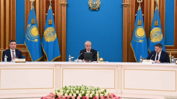 Фотография к новости: Жас ғалымдарға берілетін гранттың қаржы көлемін арттыру керек - Тоқаев