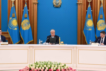 Фотография к новости: Жас ғалымдарға берілетін гранттың қаржы көлемін арттыру керек - Тоқаев