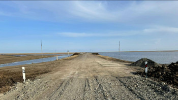 Фотография к новости: Су тасқыны: елімізде маңызы бар 13 тас жол жабылды