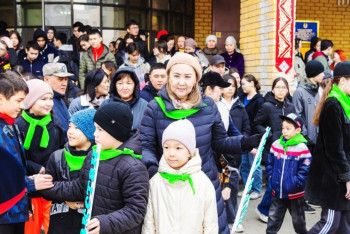 Фотография к новости: Астананы тазалауға шыққан 100 мың оқушы әлеуметтік желіні таң қалдырды