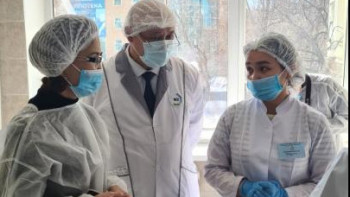 Фотография к новости: Су тасқыны: Министр ауыз судың сапасын бақылау зертханасының жұмысын тексерді