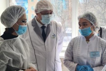 Фотография к новости: Су тасқыны: Министр ауыз судың сапасын бақылау зертханасының жұмысын тексерді