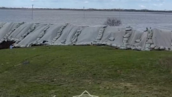 Фотография к новости: БҚО-да ТЖД құтқарушылары жағалауды нығайту бойынша жұмыс жасауда