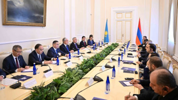 Фотография к новости: Қасым-Жомарт Тоқаев пен Никол Пашинян кеңейтілген құрамда келіссөз жүргізді