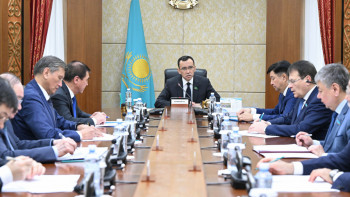 Фотография к новости: Сенаторлар палата отырысының күн тәртібін бекітті