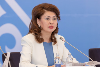 Фотография к новости: Министр: Ана мен бала құқығы – баршамыз үшін ең маңызды басымдық болуы шарт