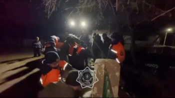 Фотография к новости: Атбасарда еріген қар суымен күрес  жалғасуда