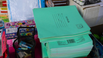 Фотография к новости: Су тасқыны: Оқушылар оқу құралдарымен, киіммен және тамақпен қамтылған