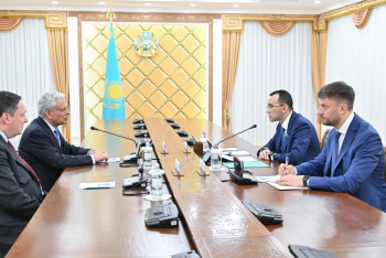 Фотография к новости: Әшімбаев Оксфорд ислам зерттеулері орталығының директорымен кездесті