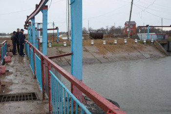 Фотография к новости: БҚО-да су келмегеніне 20 жылдан асқан көлге су жіберіле бастады