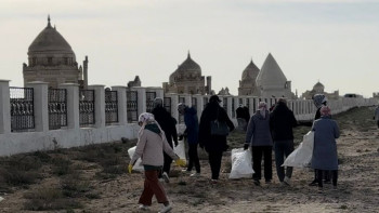 Фотография к новости: Таза Қазақстан. "Қошқар ата" қорымында тазалық жұмыстары жүргізілді